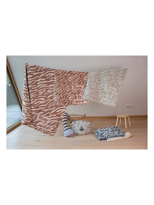 Kinderdecke "Finn - Stay Wild" In Hellbraun – Bild 3