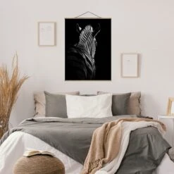 Stoffbild Mit Posterleisten - Dunkle Zebra Silhouette In Schwarz-Weiß -Heimdekoration Verkäufe wallart stoffbild mit posterleisten dunkle zebra silhouette in schwarz weiss 2