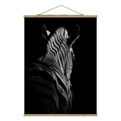 Stoffbild Mit Posterleisten - Dunkle Zebra Silhouette In Schwarz-Weiß