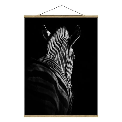 Stoffbild Mit Posterleisten - Dunkle Zebra Silhouette In Schwarz-Weiß – Bild 5