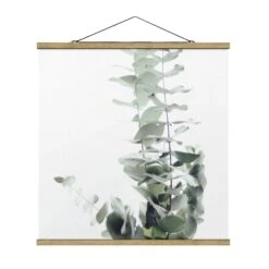 Stoffbild Mit Posterleisten - Eukalyptus Im Weißen Licht In Grün