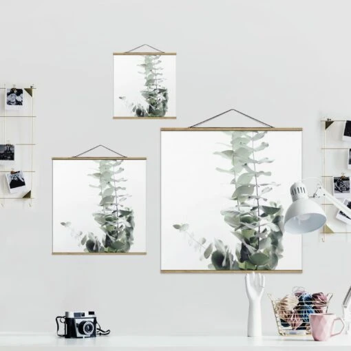 Stoffbild Mit Posterleisten - Eukalyptus Im Weißen Licht In Grün – Bild 6