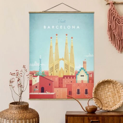 Stoffbild Mit Posterleisten - Reiseposter - Barcelona In Rot – Bild 2